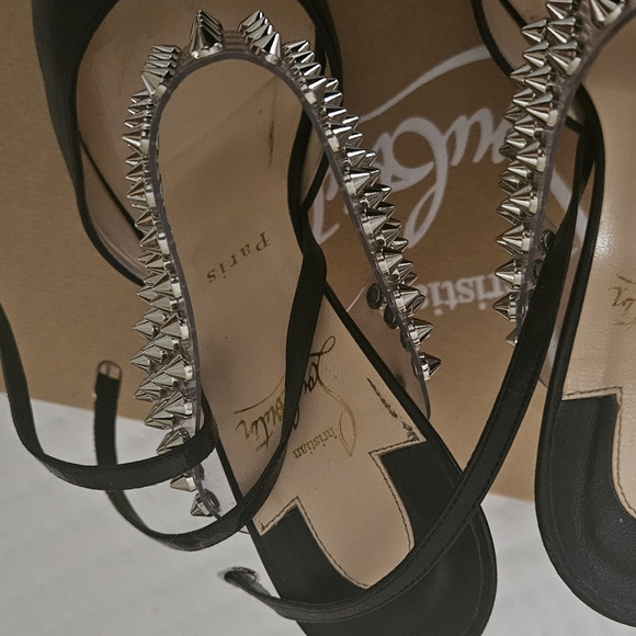 Shooes - Picture 2 of 5